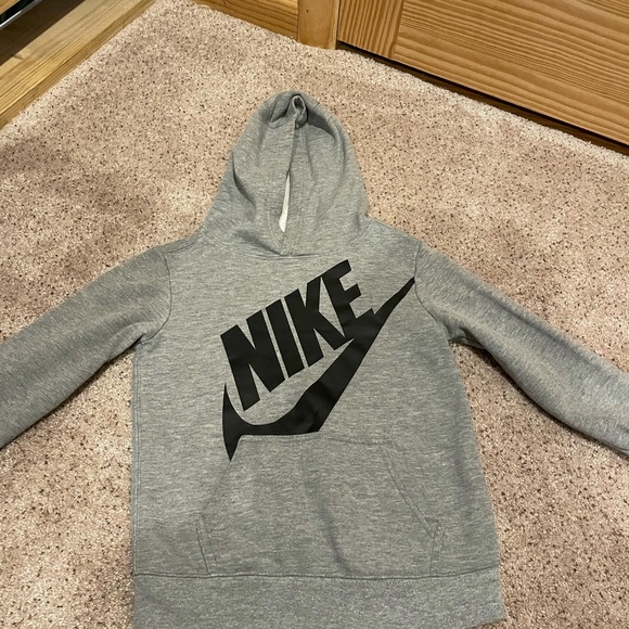 Nike Boys Sweatshirts and Sweatpants - Picture 2 of 4